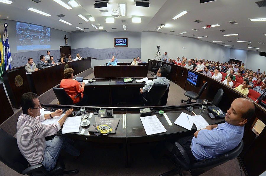 Câmara analisa 13 itens na 17ª sessão