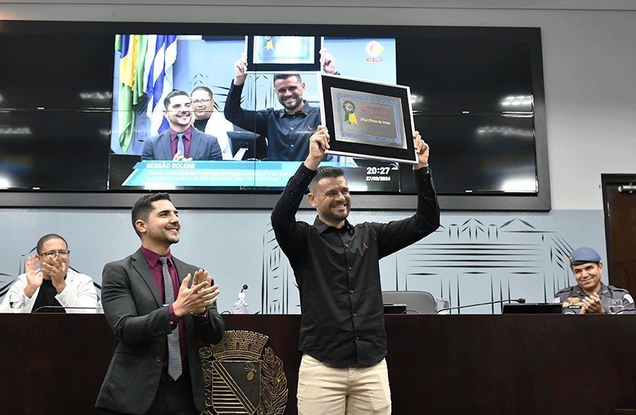 Câmara entrega Medalha 9 de Julho ao esportista Alex Alves de Lima