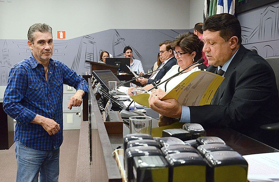 Dr. Alceu e Arlindo Araújo pedem informações à Prefeitura