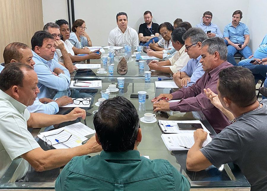 Executivo se reúne com vereadores para discutir transporte público Executivo se reúne com vereadores para discutir transporte público