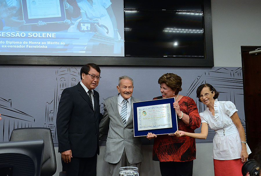 Diploma de Honra ao Mérito é entregue ao ex-vereador Ferreirinha