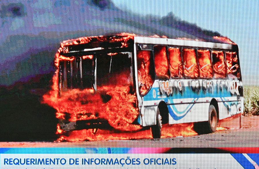 Incêndio: ônibus destruído é tema de requerimento de informações Incêndio: ônibus destruído é tema de requerimento de informações
