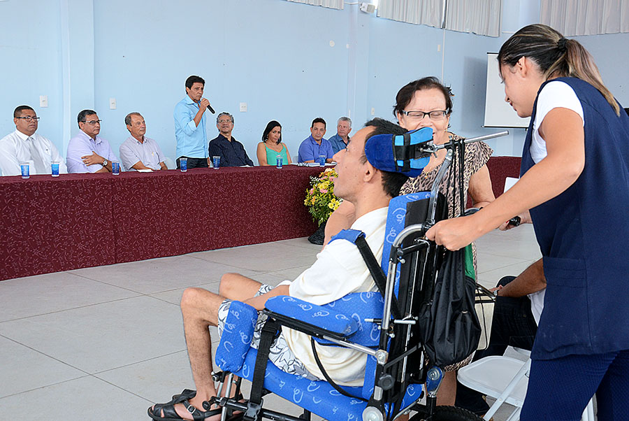 Vereadores acompanham inauguração de setor de nutrição em hospital