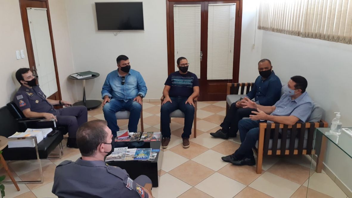 Mesa Diretora se reúne com comando da PM de Araçatuba Mesa Diretora se reúne com comando da PM de Araçatuba