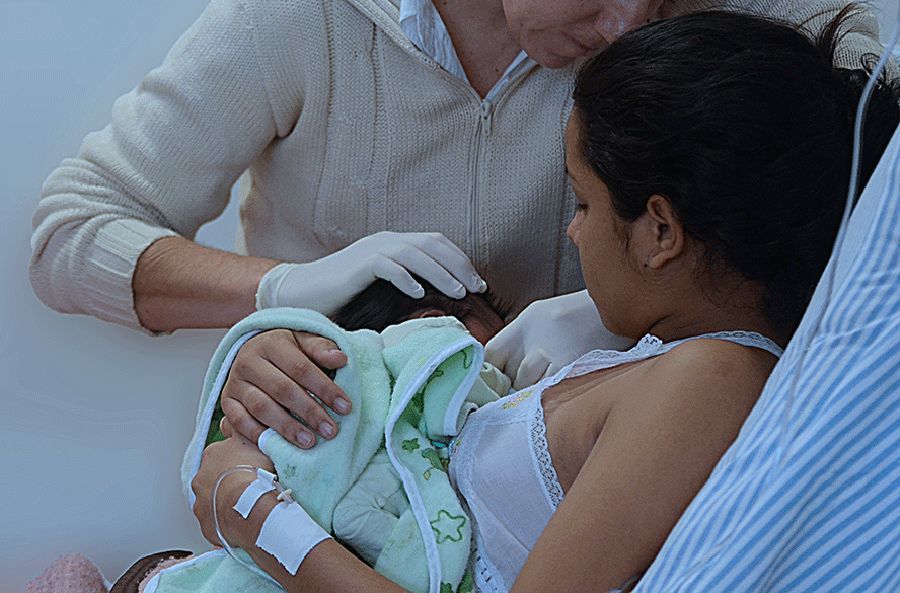 Presença de enfermeira obstetra em maternidade é aprovada na 40ª Sessão