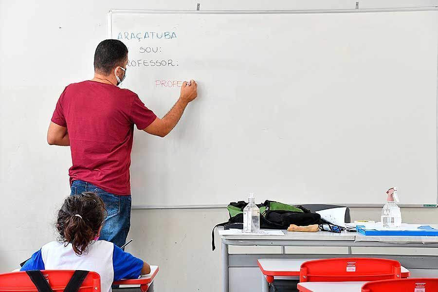 Requerimento questiona distribuição dos recursos do Fundeb Requerimento questiona distribuição dos recursos do Fundeb