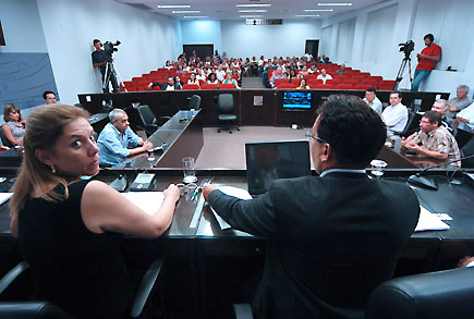 Secretaria de Saúde presta contas na Câmara
