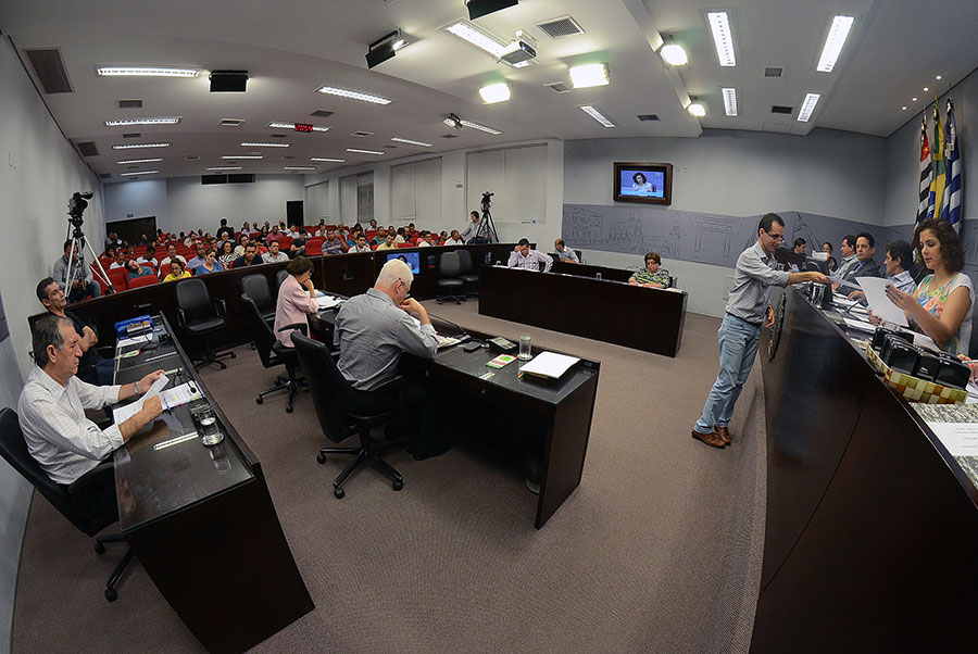 Vereadores aprovam cinco projetos durante sessão e esgotam a pauta