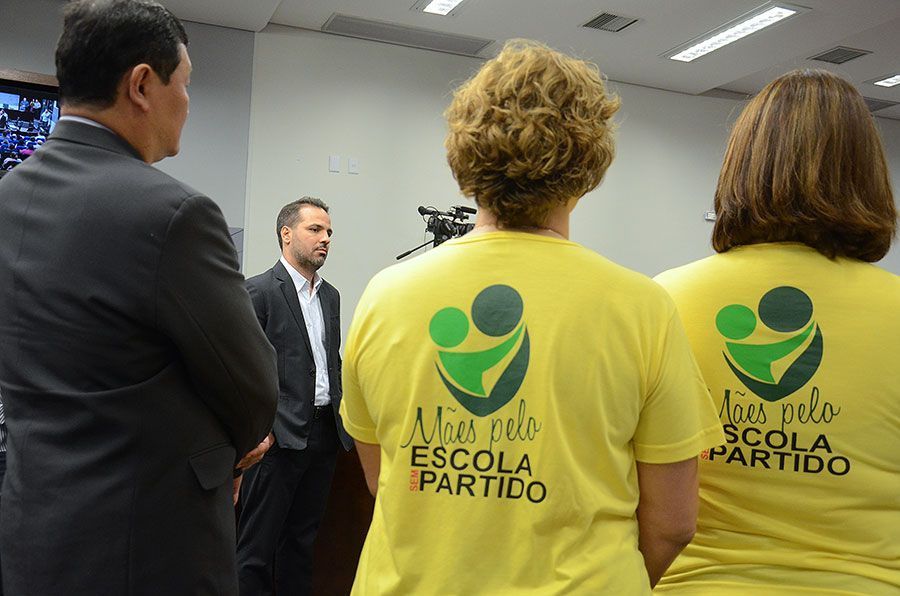 Vereador Lucas Zanatta quer adiar votação do Escola Sem Partido