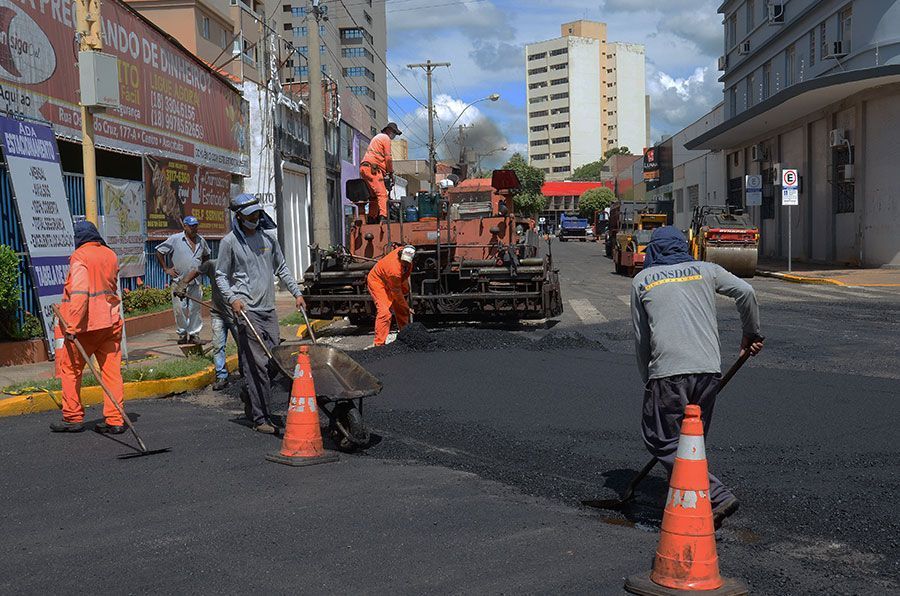 Vereadores acompanham obras de recape e pavimentação