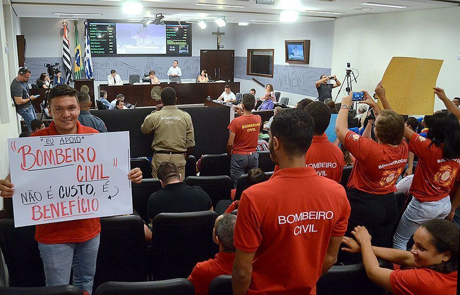 Vereadores aprovam obrigatoriedade de bombeiros civis