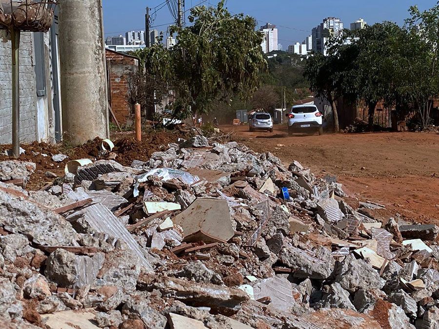 Vereadores pedem explicações sobre condições do Residencial Florença Vereadores pedem explicações sobre condições do Residencial Florença