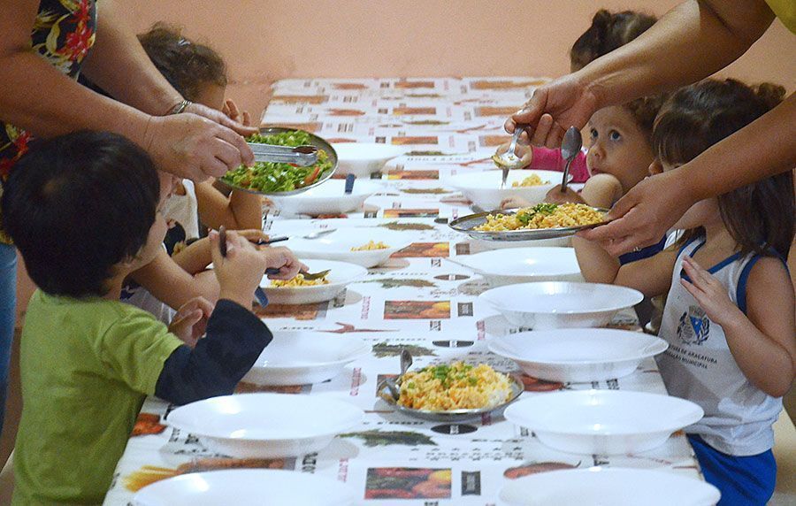 Vereadores votam divulgação de cardápio da merenda escolar na segunda-feira